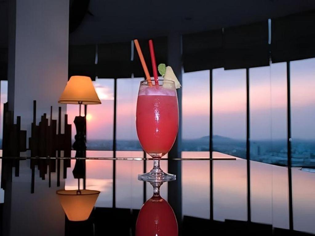 River City Hotel Мукдахан Екстериор снимка