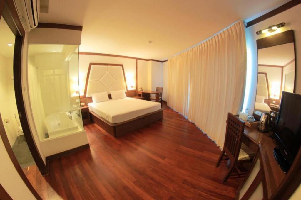 River City Hotel Мукдахан Екстериор снимка