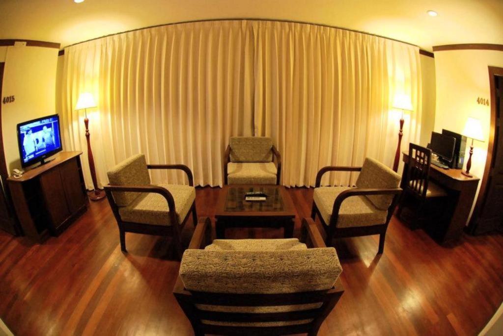 River City Hotel Мукдахан Екстериор снимка