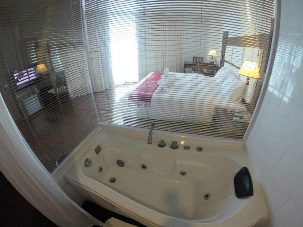 River City Hotel Мукдахан Екстериор снимка