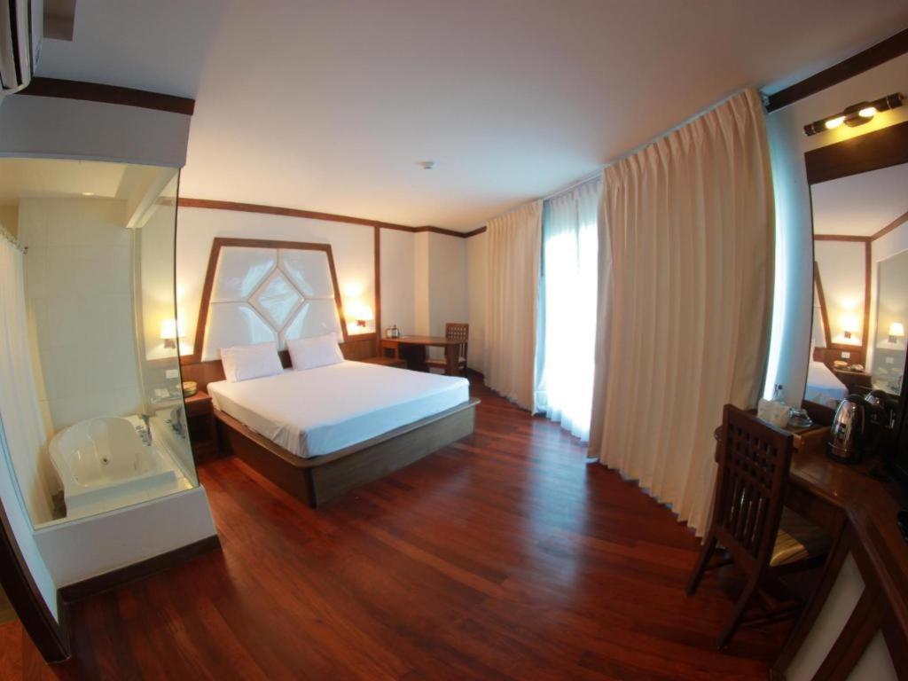 River City Hotel Мукдахан Екстериор снимка