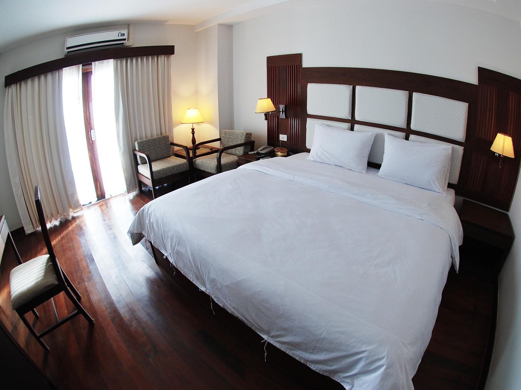 River City Hotel Мукдахан Екстериор снимка