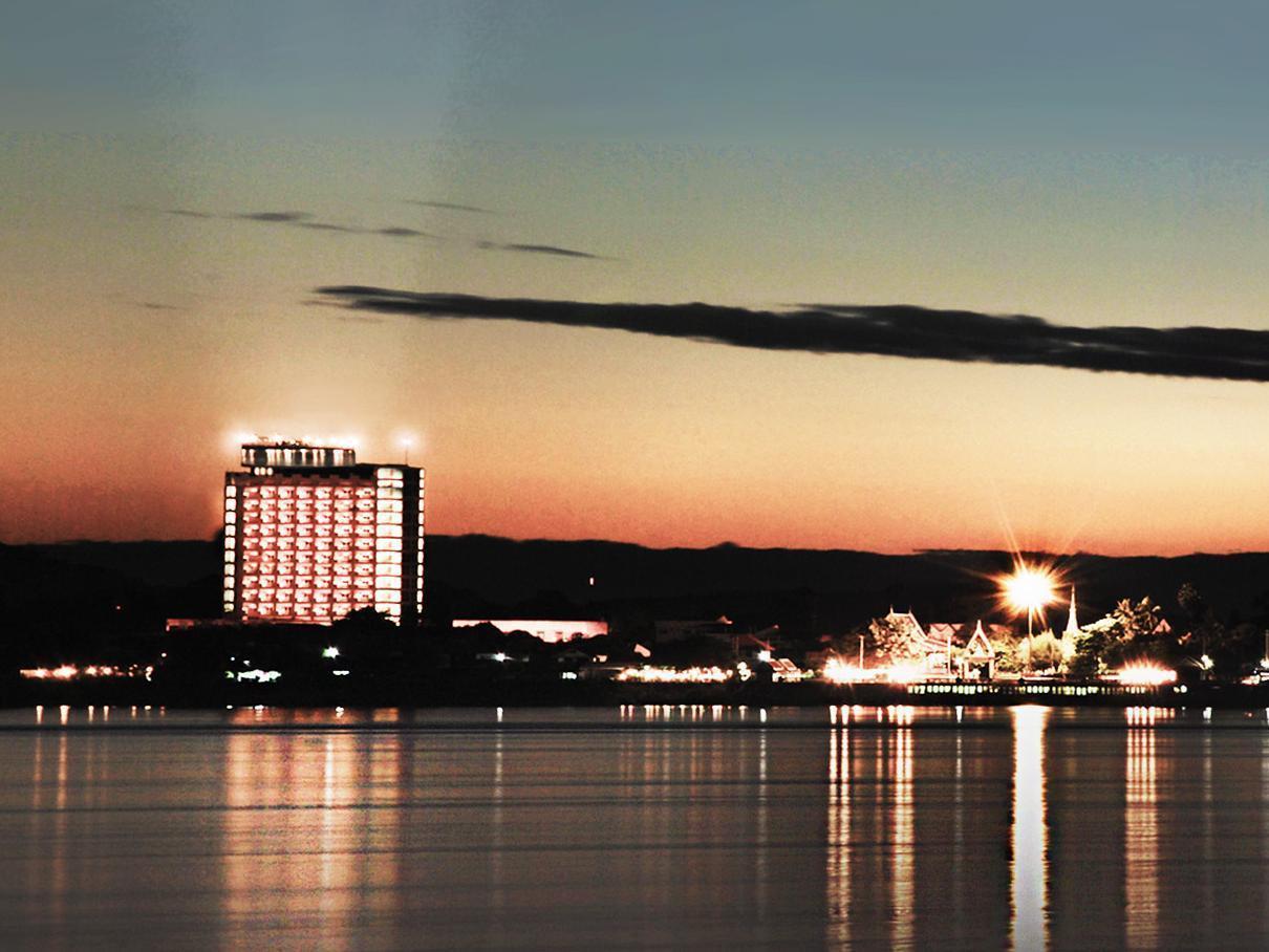 River City Hotel Мукдахан Екстериор снимка