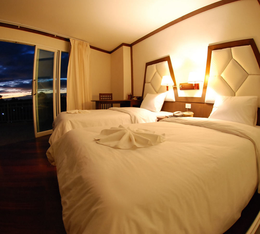 River City Hotel Мукдахан Екстериор снимка