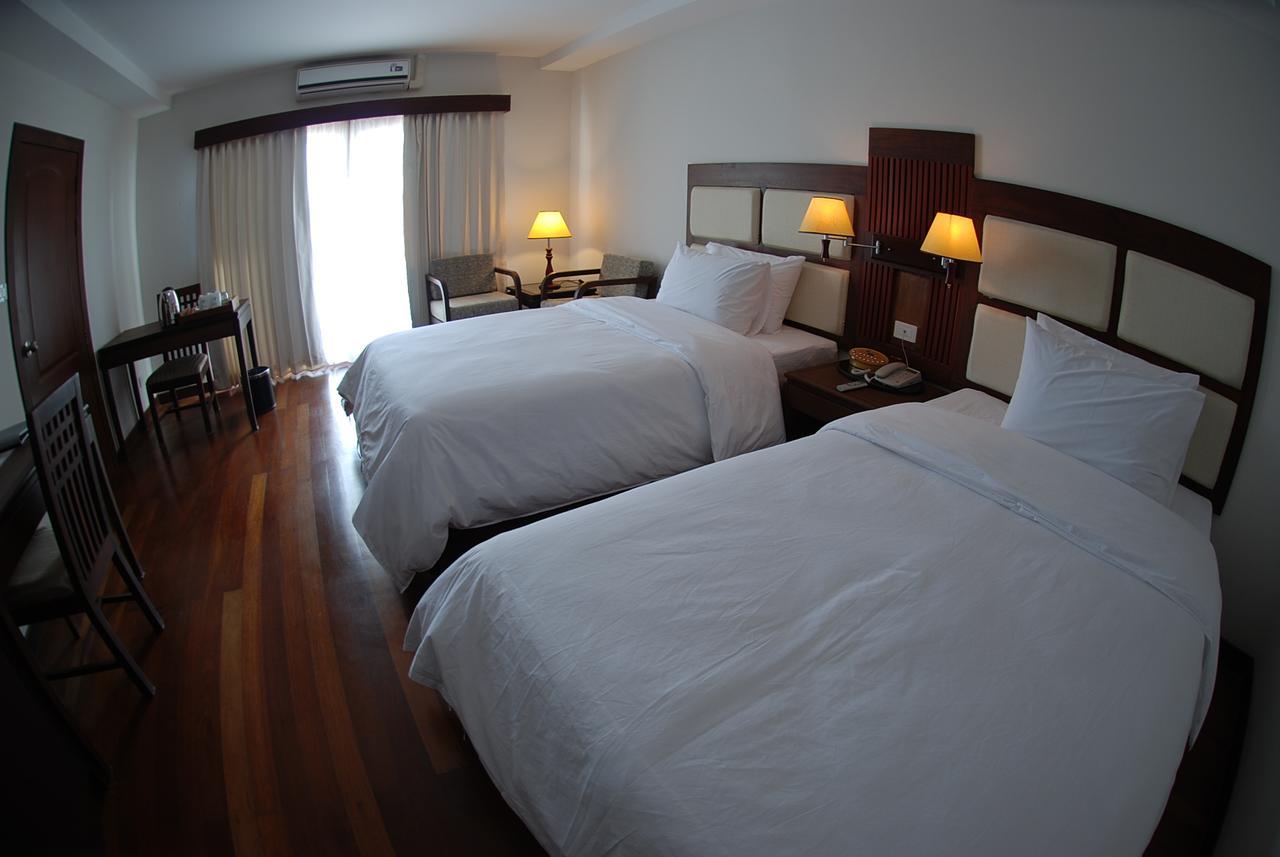 River City Hotel Мукдахан Екстериор снимка