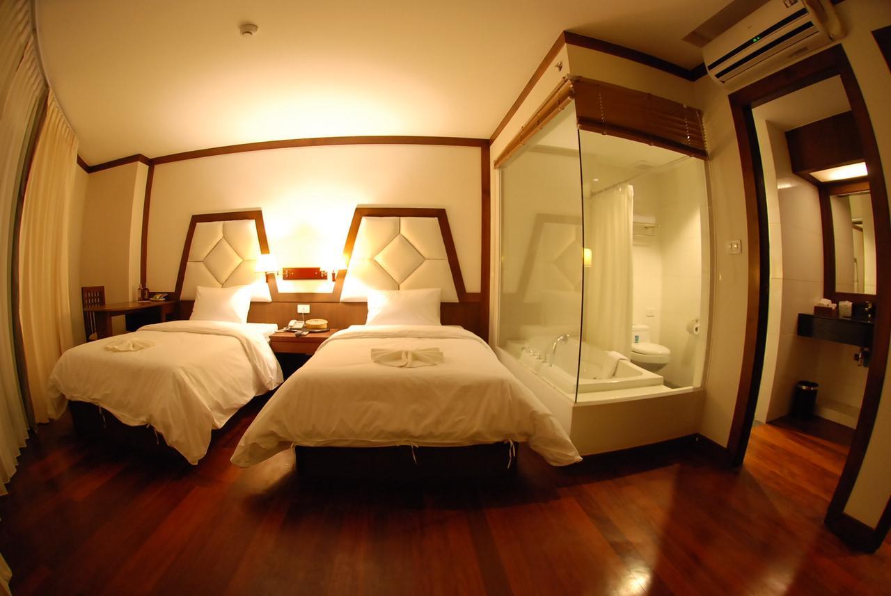 River City Hotel Мукдахан Екстериор снимка