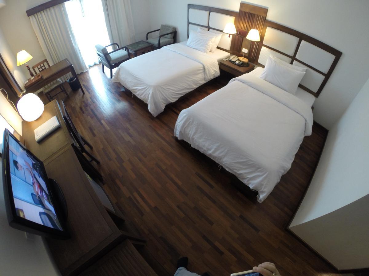 River City Hotel Мукдахан Екстериор снимка