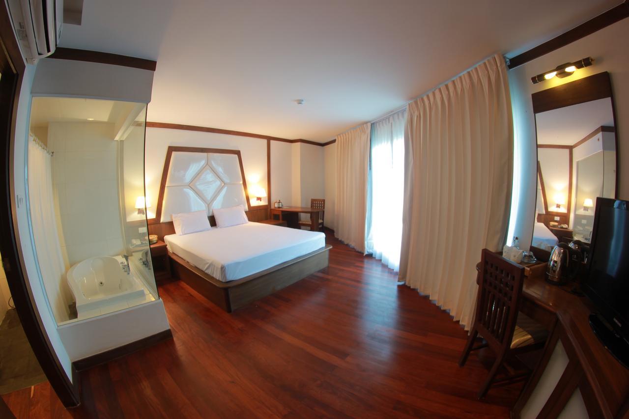 River City Hotel Мукдахан Екстериор снимка