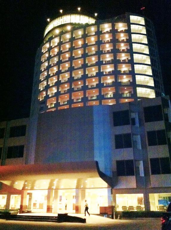 River City Hotel Мукдахан Екстериор снимка