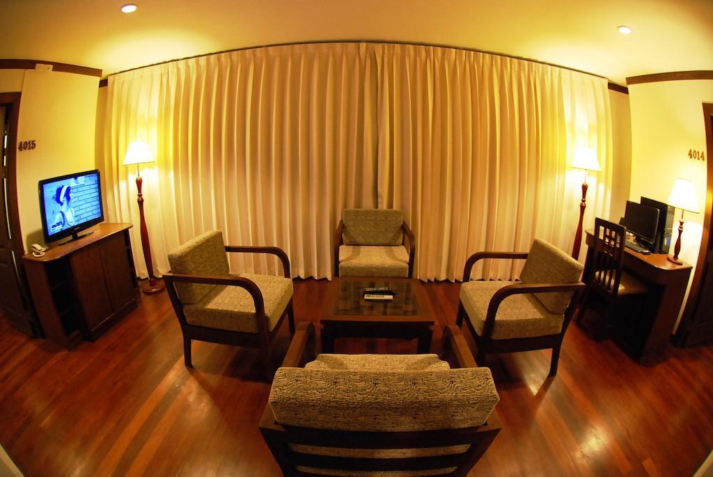 River City Hotel Мукдахан Екстериор снимка