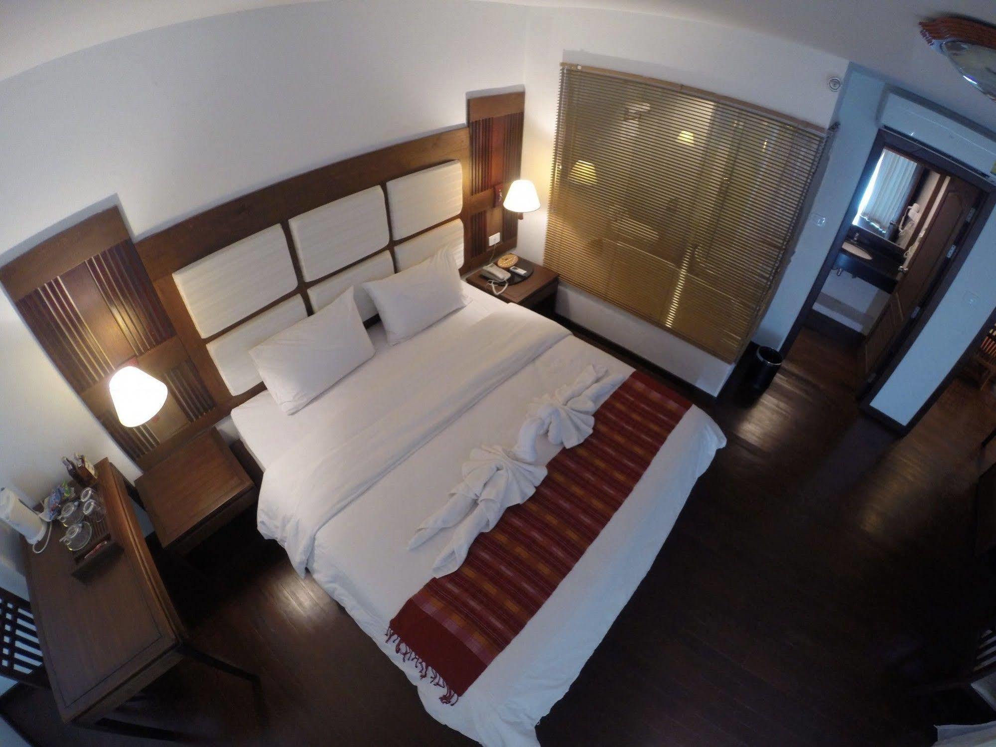 River City Hotel Мукдахан Екстериор снимка