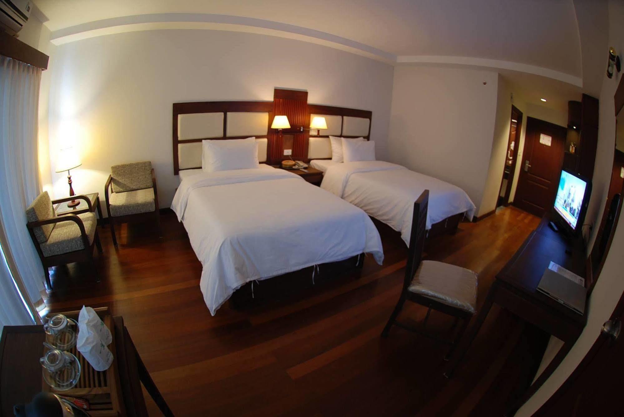 River City Hotel Мукдахан Екстериор снимка